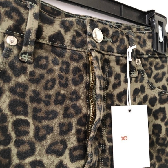 Good American Green Sage Leopard Cutoff Shorts 14 - Picture 4 of 6